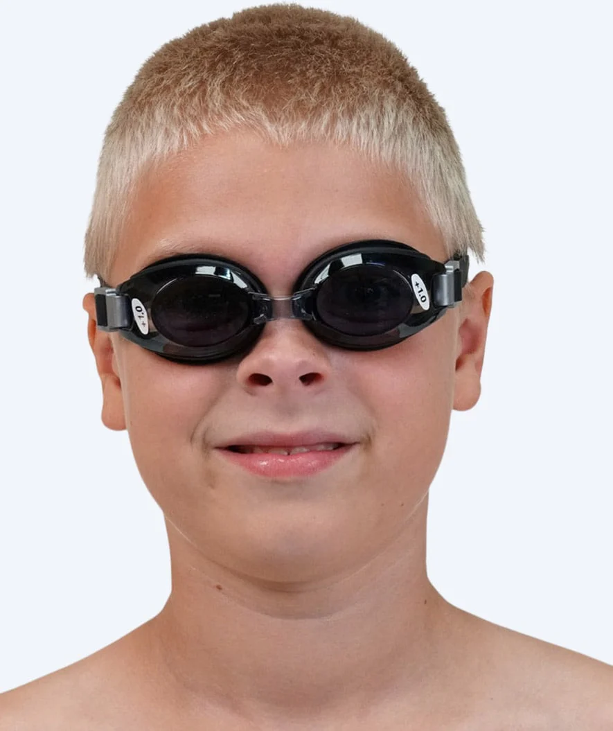 Primotec dziecięce korekcyjne okulary do pływania dla krótkowidzów (3-12) - (-1.5) – (-6.0) - Czarny (Smoke soczewki) - Image 4