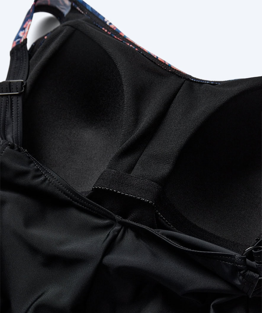 Watery strój kąpielowy w kwiaty dla kobiet plus size - Vale - Czarny/fioletowy - Image 10